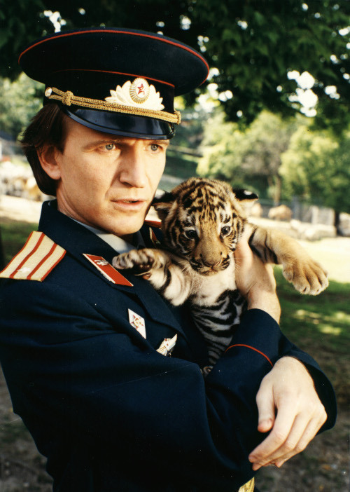 GORILLA BATHES AT NOON © Deutsche Kinemathek / von Vietinghoff Filmproduktion