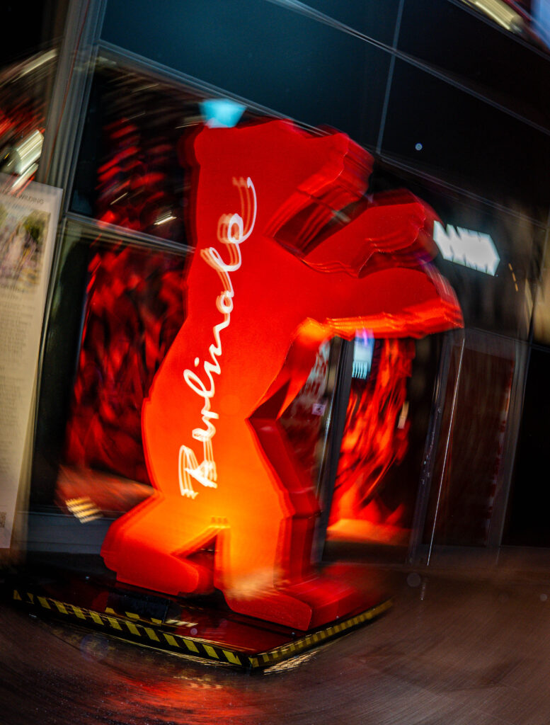 Der Berlinale Bär am Potsdamer Platz. © Helen Fiona
