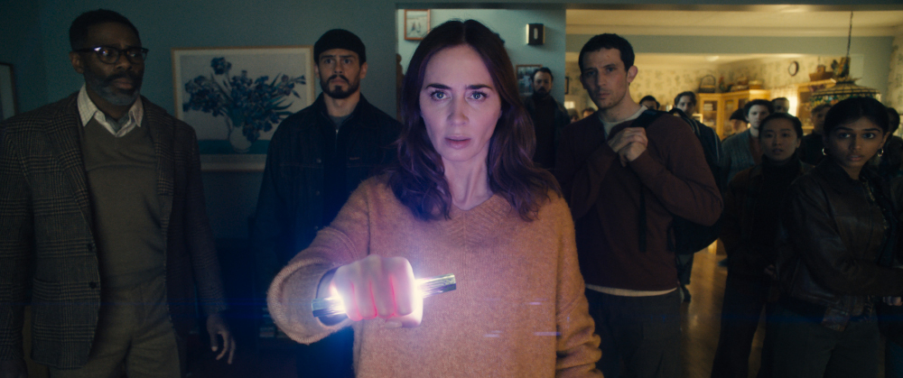Von links nach rechts: Colman Domingo ist Hugo Wakefield, Tommy Martinez ist Santiago, Emily Blunt ist Margaret Fairchild und Josh O’Connor ist Dr. Daniel Kellner in DISCLOSURE DAY - DER TAG DER WAHRHEIT, unter der Regie von Steven Spielberg. © Universal Studios. All Rights Reserved